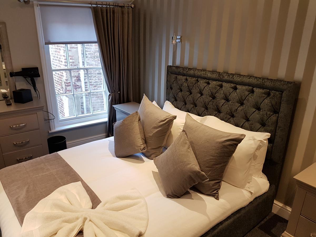 Lil'S Bar And Bistro Hotel York Bagian luar foto